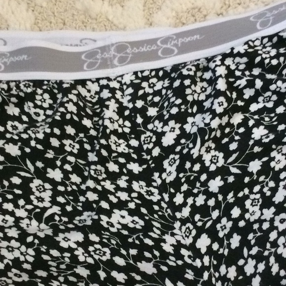 NWT Jessica Simpson’s black gray shorts ruffle hem - Picture 6 of 7